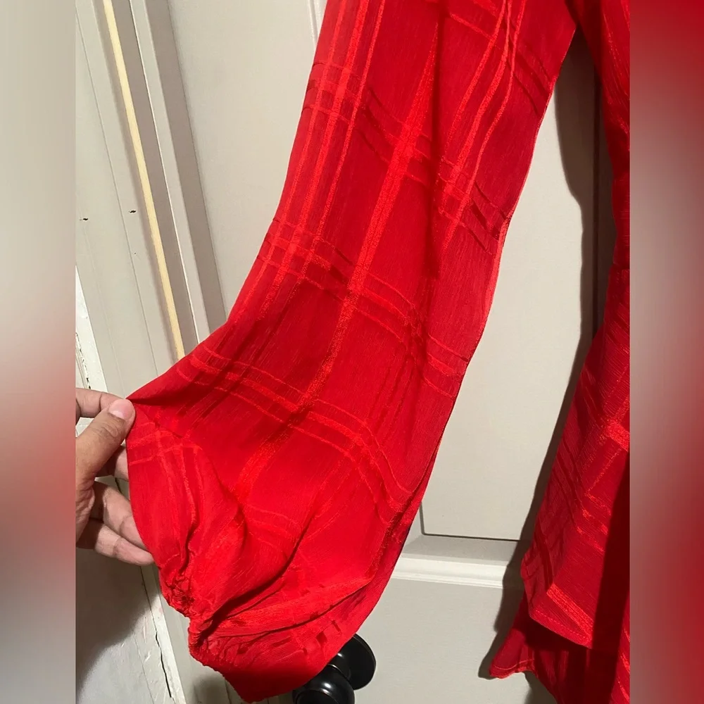 Elegant Red V-Neck Romper - Picture 4 of 6